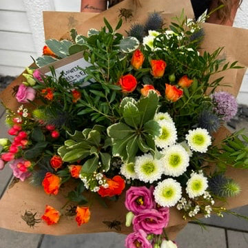 Textured peach and cream bouquet by The Wild Stem Studio
