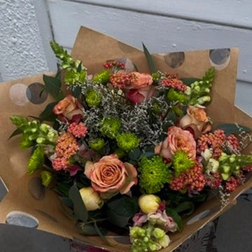 Textured peach and cream bouquet by The Wild Stem Studio