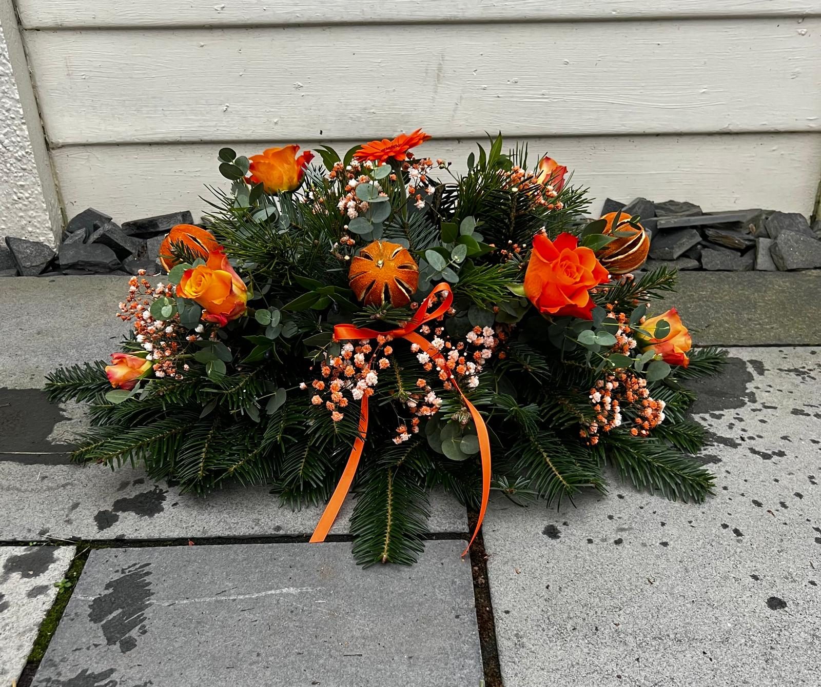 Seasonal tribute spray